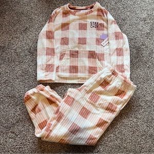 ❗️ NWT ❗️ JOYSPUN Fuzzy Pajama Set (Hoodie and Jogger)